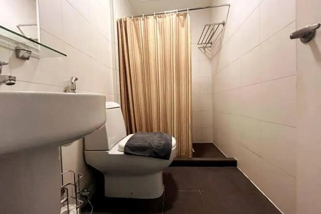Apartment 1Br With Balcony Kl Tower, Greenbelt Near Aim Manila