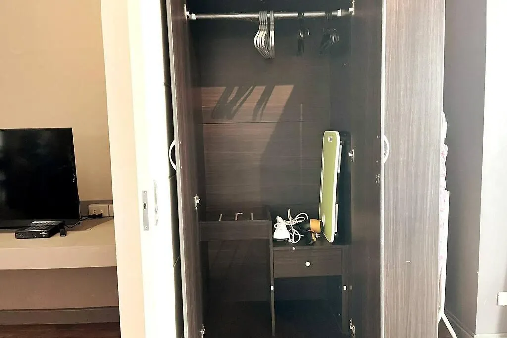 1Br With Balcony Kl Tower, Greenbelt Near Aim Manila Apartment