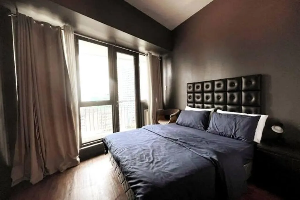 1Br With Balcony Kl Tower, Greenbelt Near Aim Manila