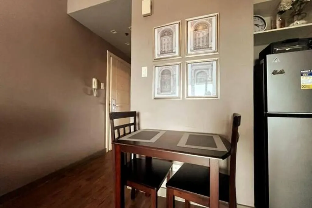 1Br With Balcony Kl Tower, Greenbelt Near Aim Manila Apartment